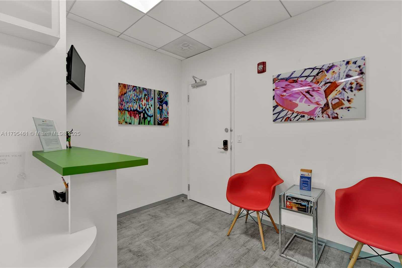 Small Image of 2450 HOLLYWOOD BLVD ##310, Hollywood Number 9