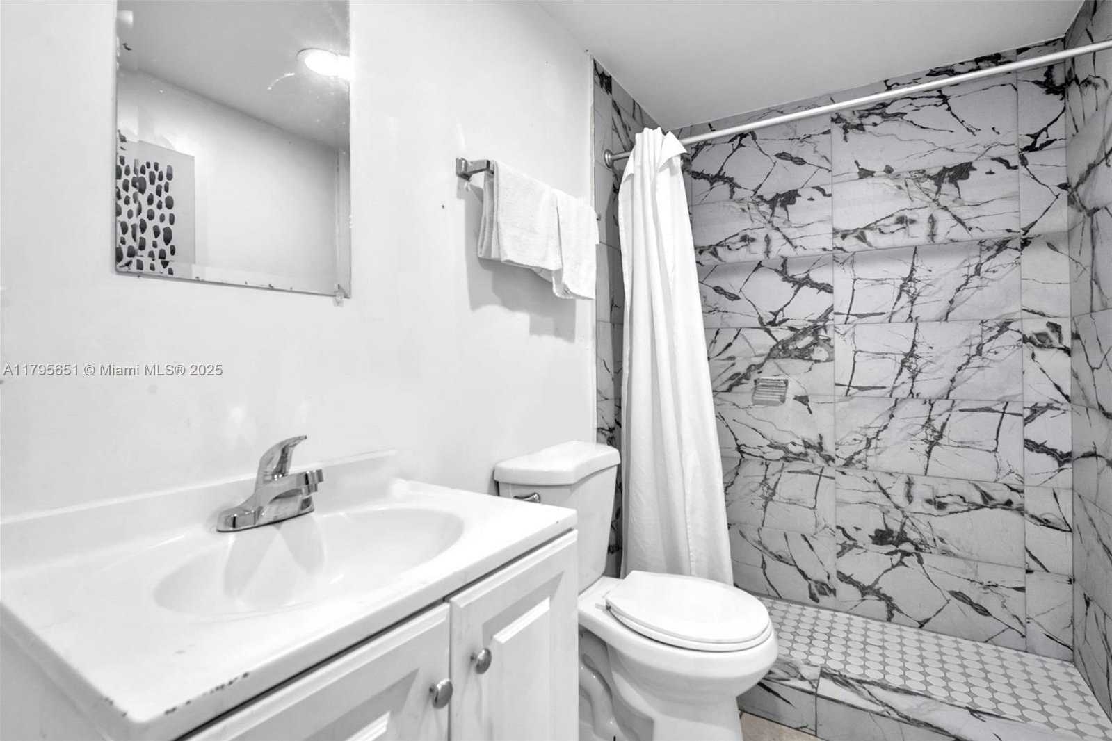 Small Image of 8 EAST 13TH ST, Hialeah Number 15