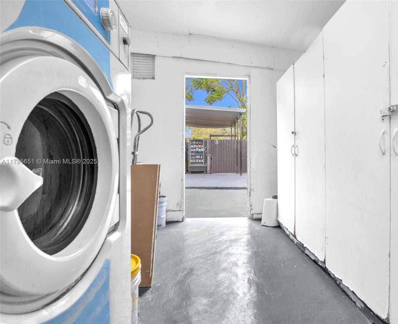 Small Image of 8 EAST 13TH ST, Hialeah Number 19