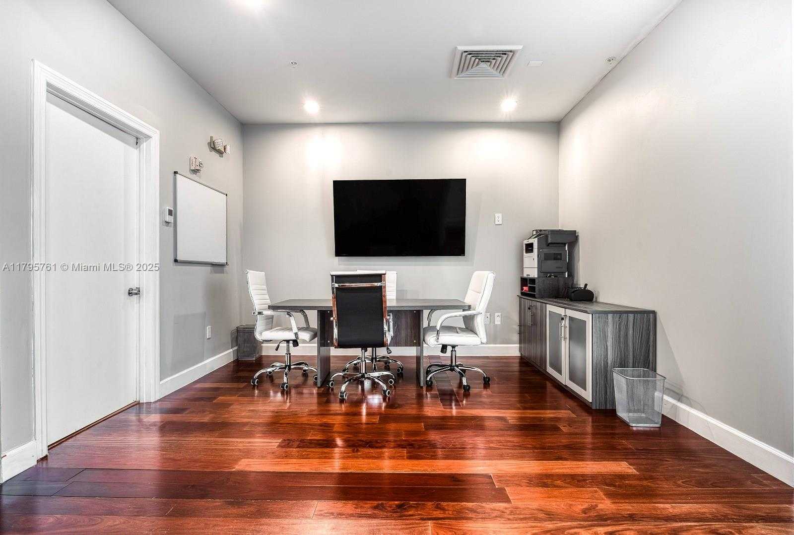 Small Image of Miami Number 6