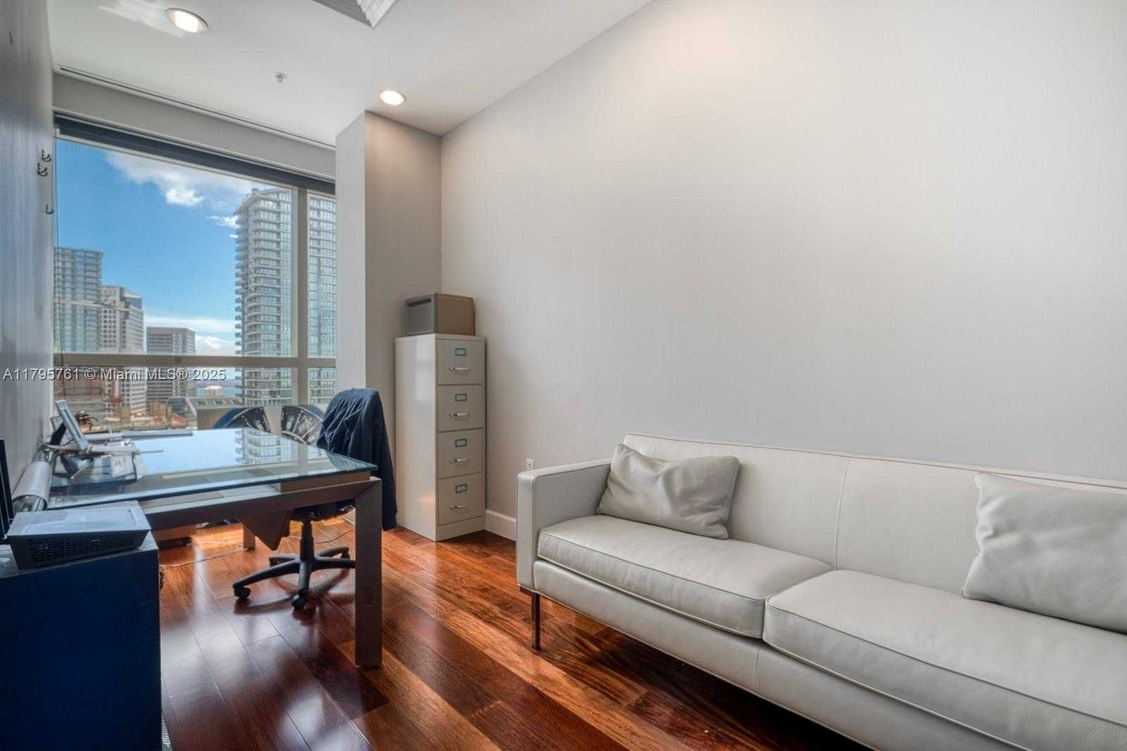 Small Image of Miami Number 9