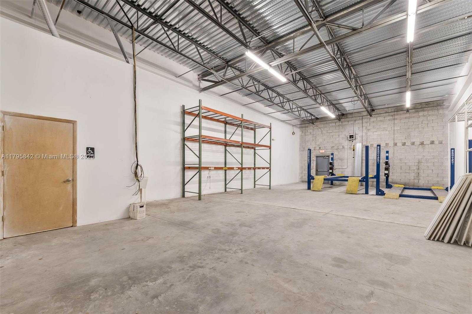 Small Image of 1480 NORTH EAST 131ST ST #103, North Miami Number 14