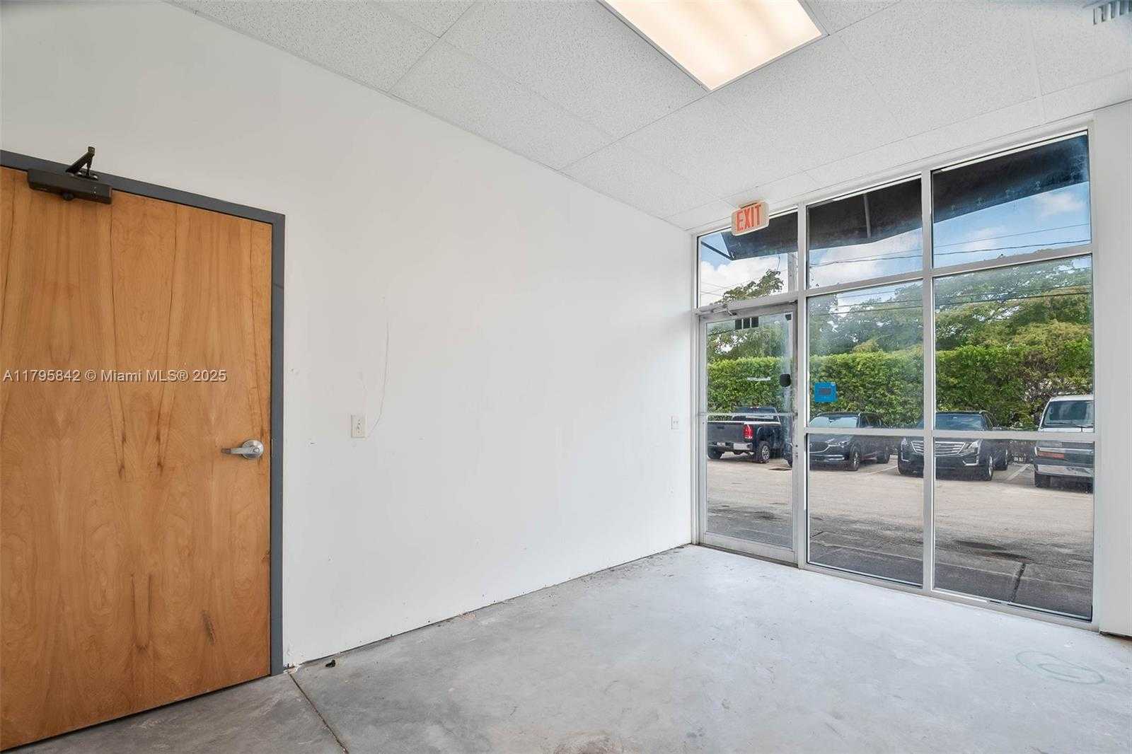 Small Image of 1480 NORTH EAST 131ST ST #103, North Miami Number 4