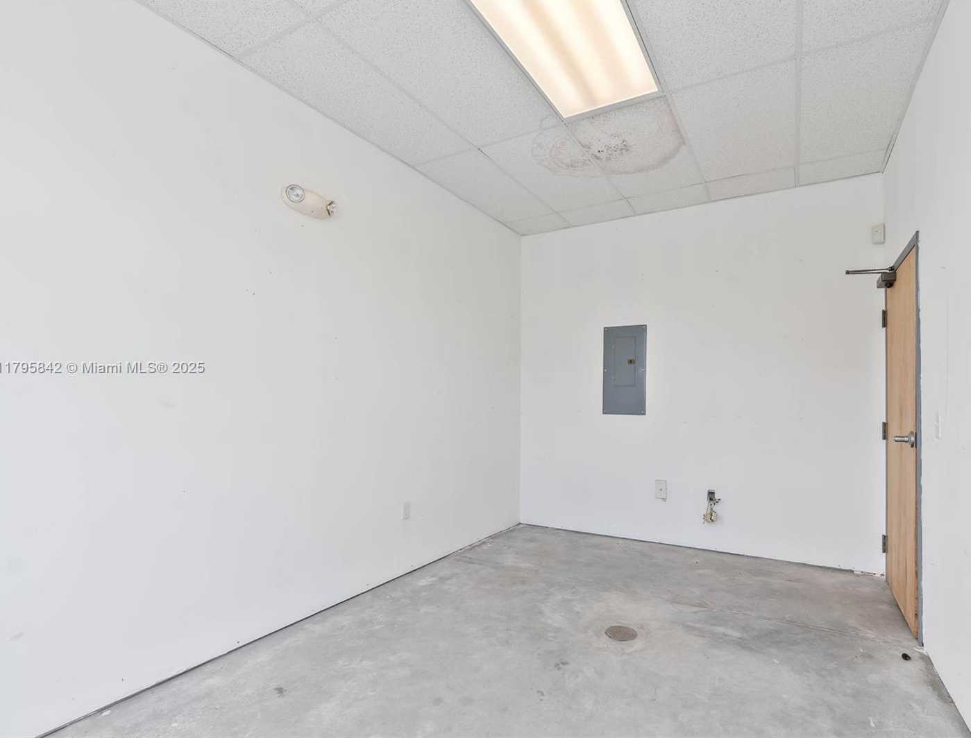 Small Image of 1480 NORTH EAST 131ST ST #103, North Miami Number 5