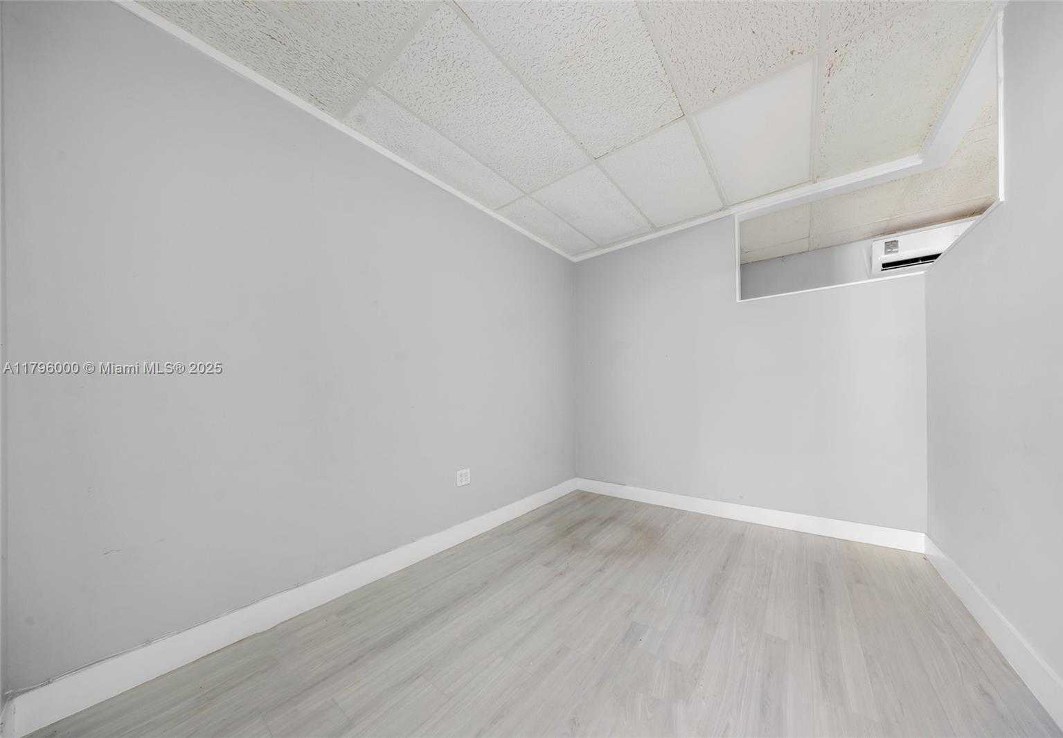 Small Image of 752 WEST FLAGLER ST, Miami Number 30