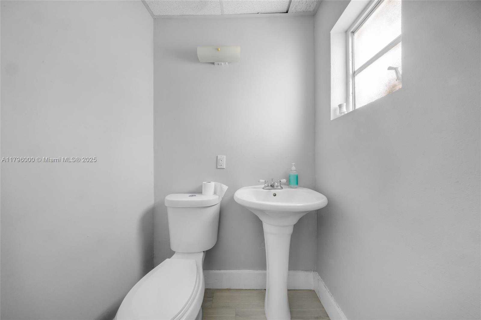 Small Image of 752 WEST FLAGLER ST, Miami Number 32
