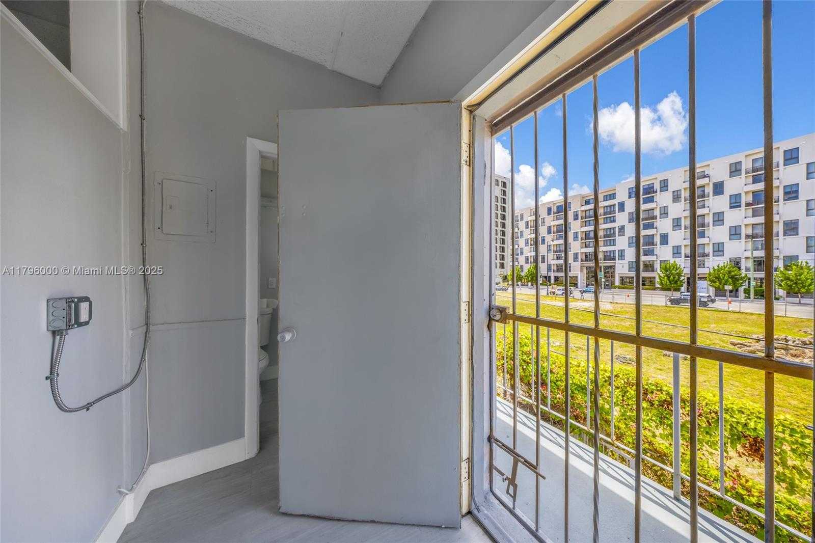 Small Image of 752 WEST FLAGLER ST, Miami Number 34