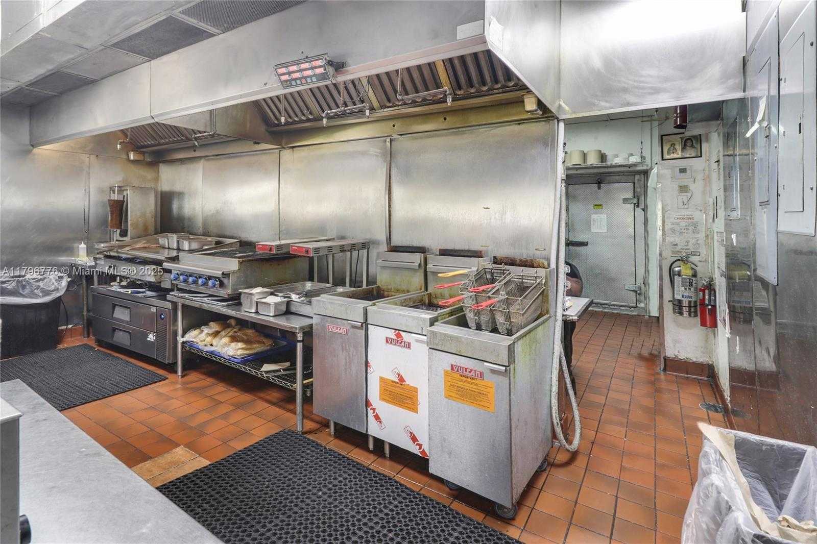 Small Image of 750 WEST SAMPLE RD, Pompano Beach Number 21