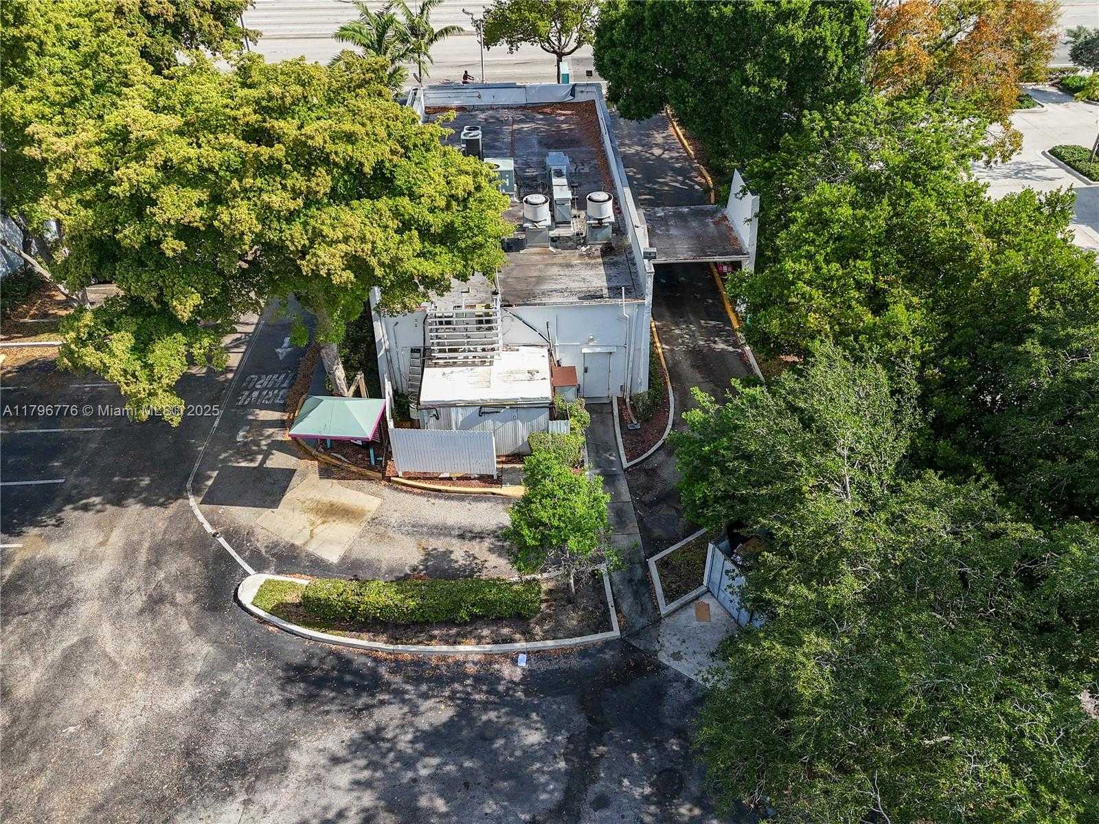Small Image of 750 WEST SAMPLE RD, Pompano Beach Number 30