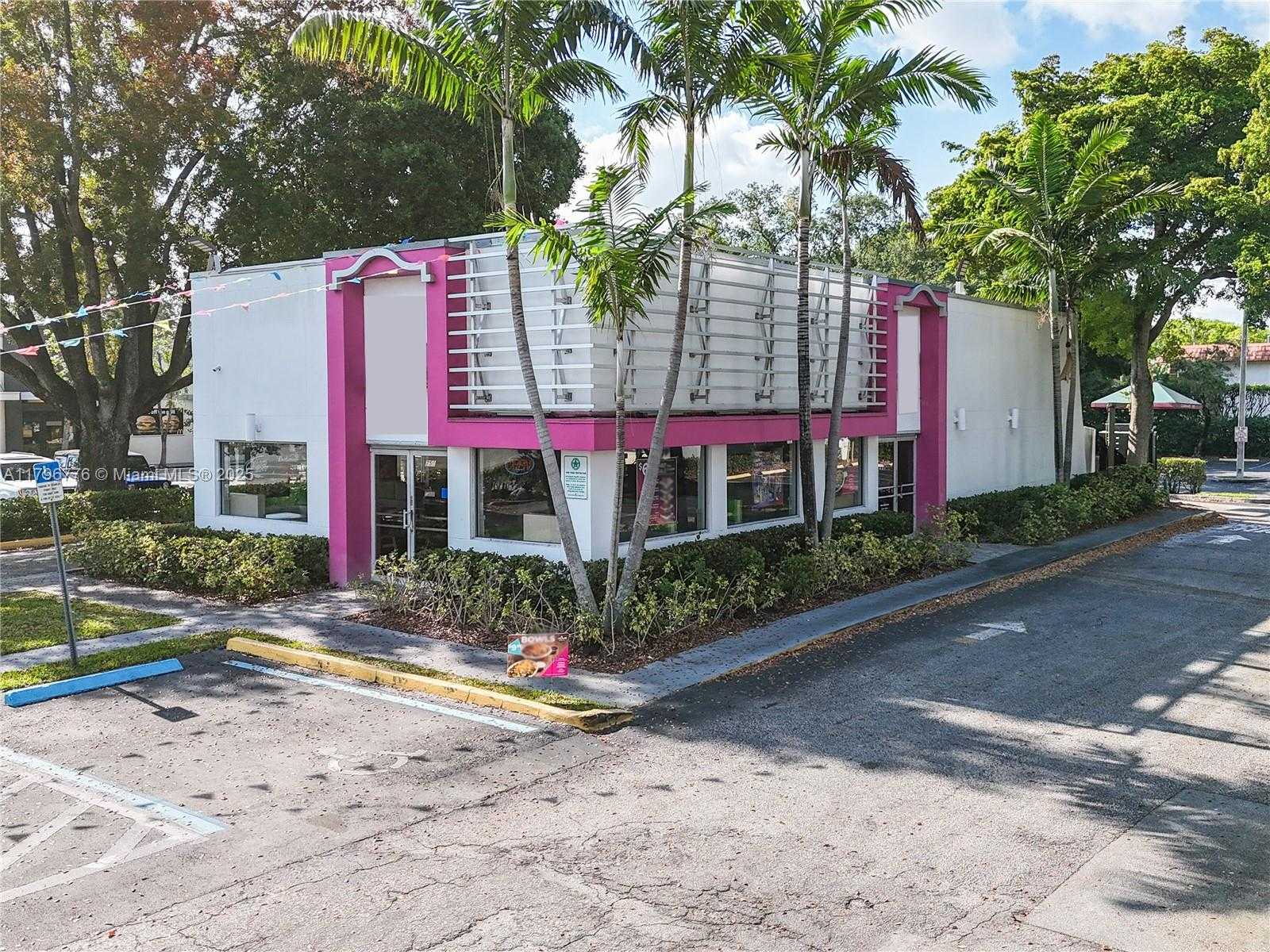 Small Image of 750 WEST SAMPLE RD, Pompano Beach Number 8