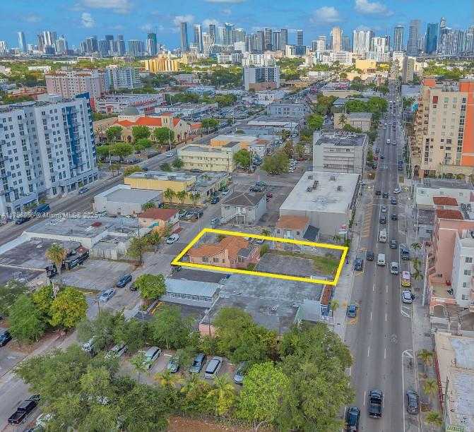 Small Image of 1437 SOUTH WEST 1ST ST, Miami Number 3