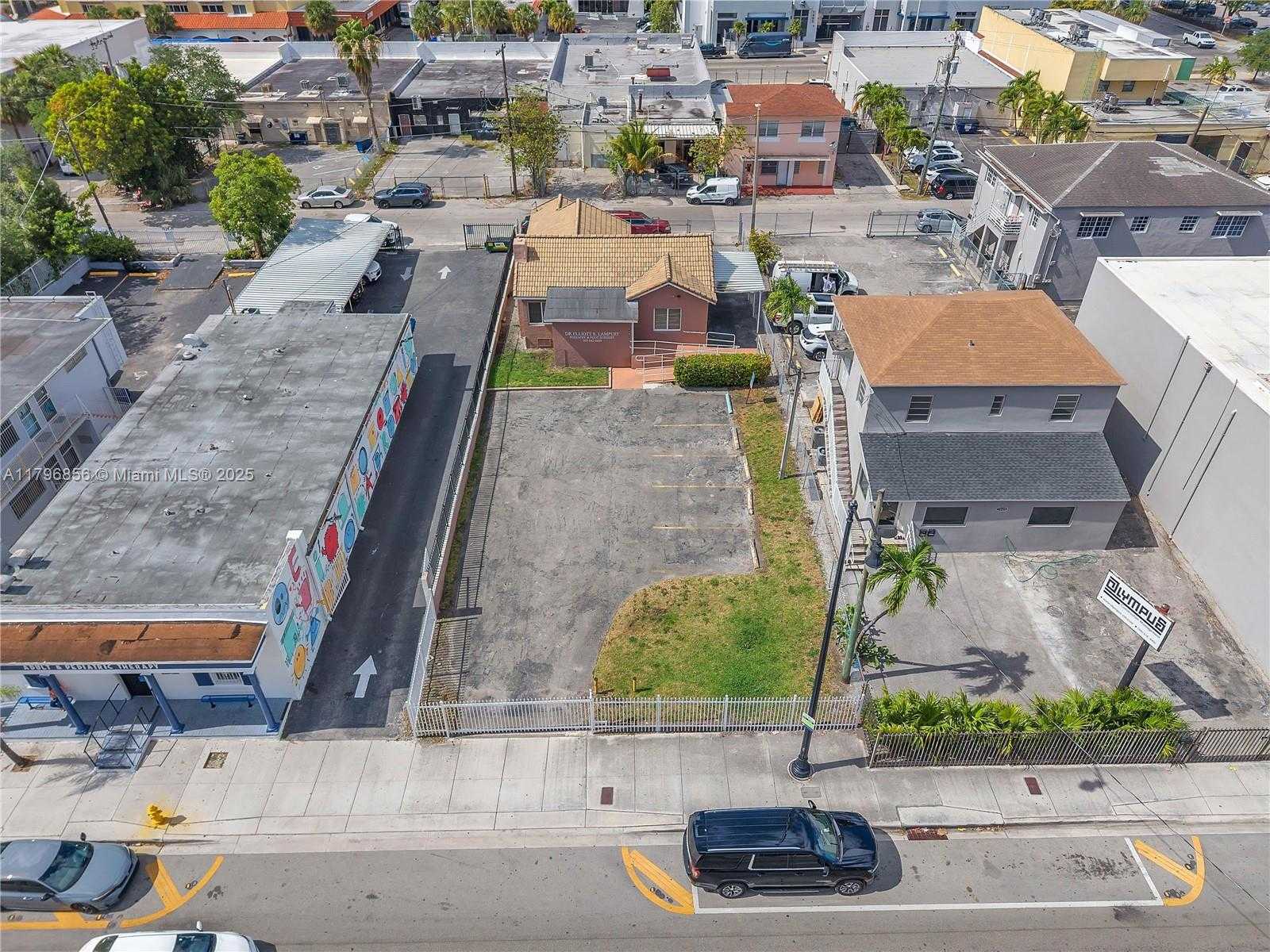Small Image of 1437 SOUTH WEST 1ST ST, Miami Number 6