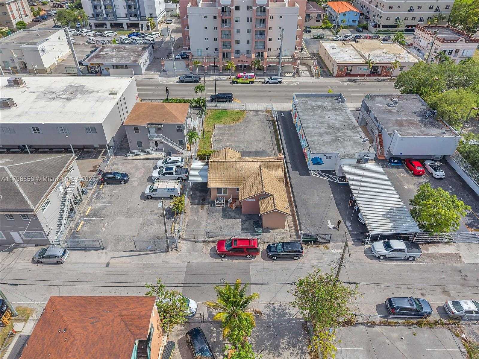 Small Image of 1437 SOUTH WEST 1ST ST, Miami Number 7