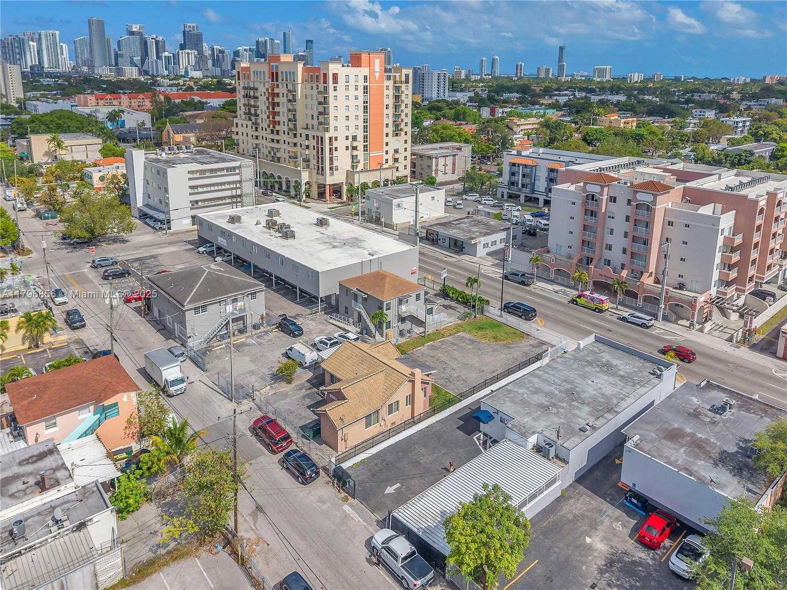 Small Image of 1437 SOUTH WEST 1ST ST, Miami Number 8