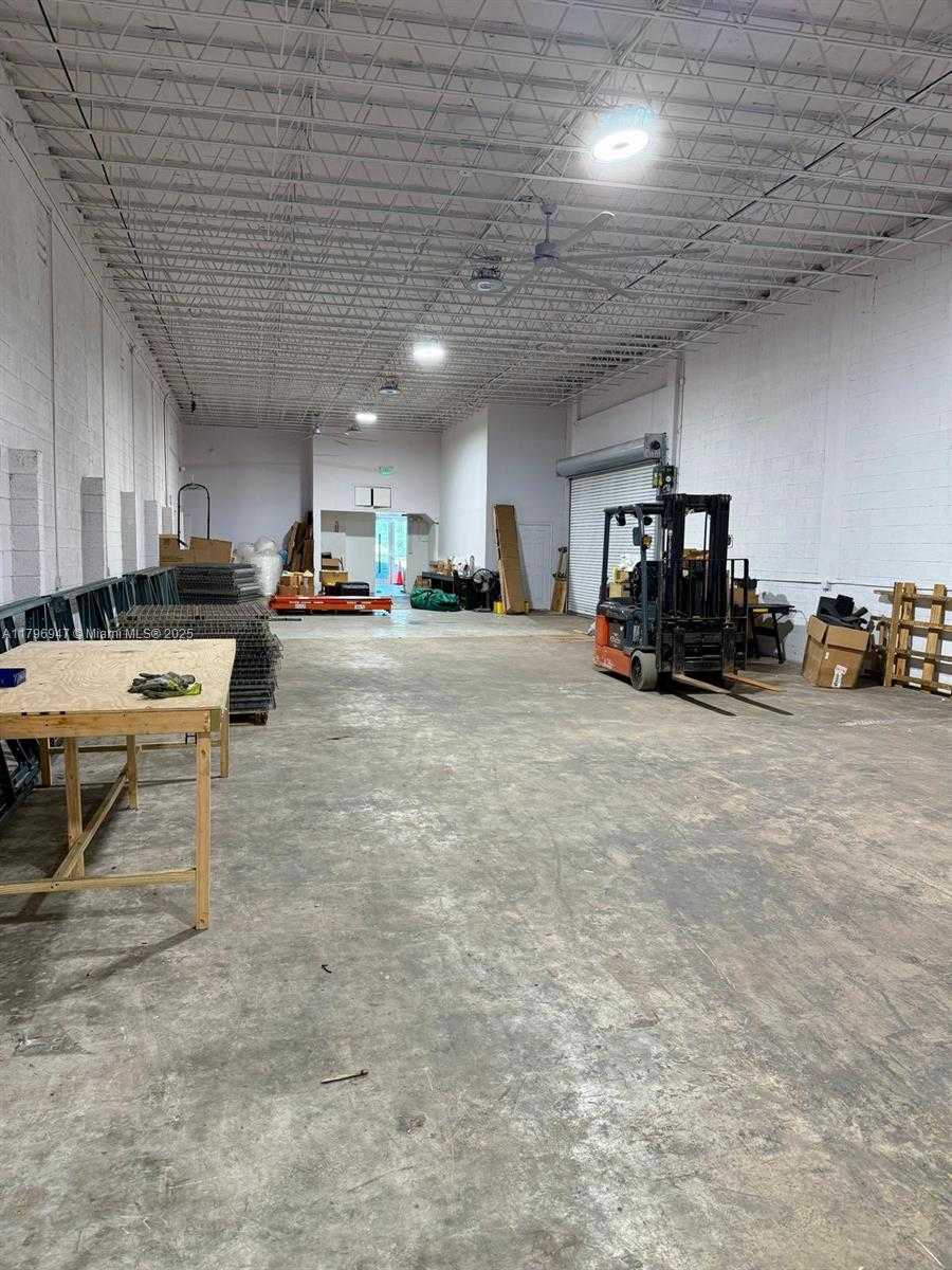 Small Image of 6236 MIRAMAR PW, Miramar Number 21