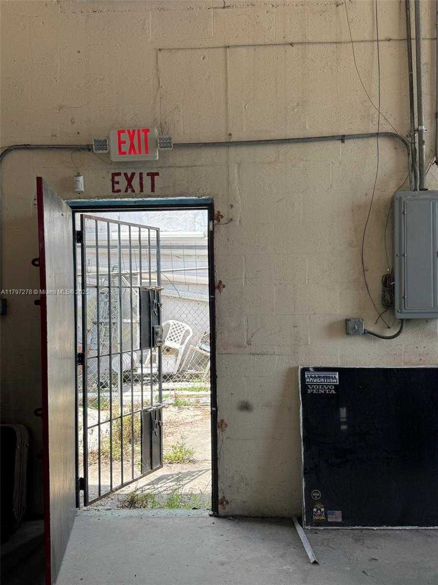 Small Image of 748 NORTH WEST 24TH ST, Miami Number 7