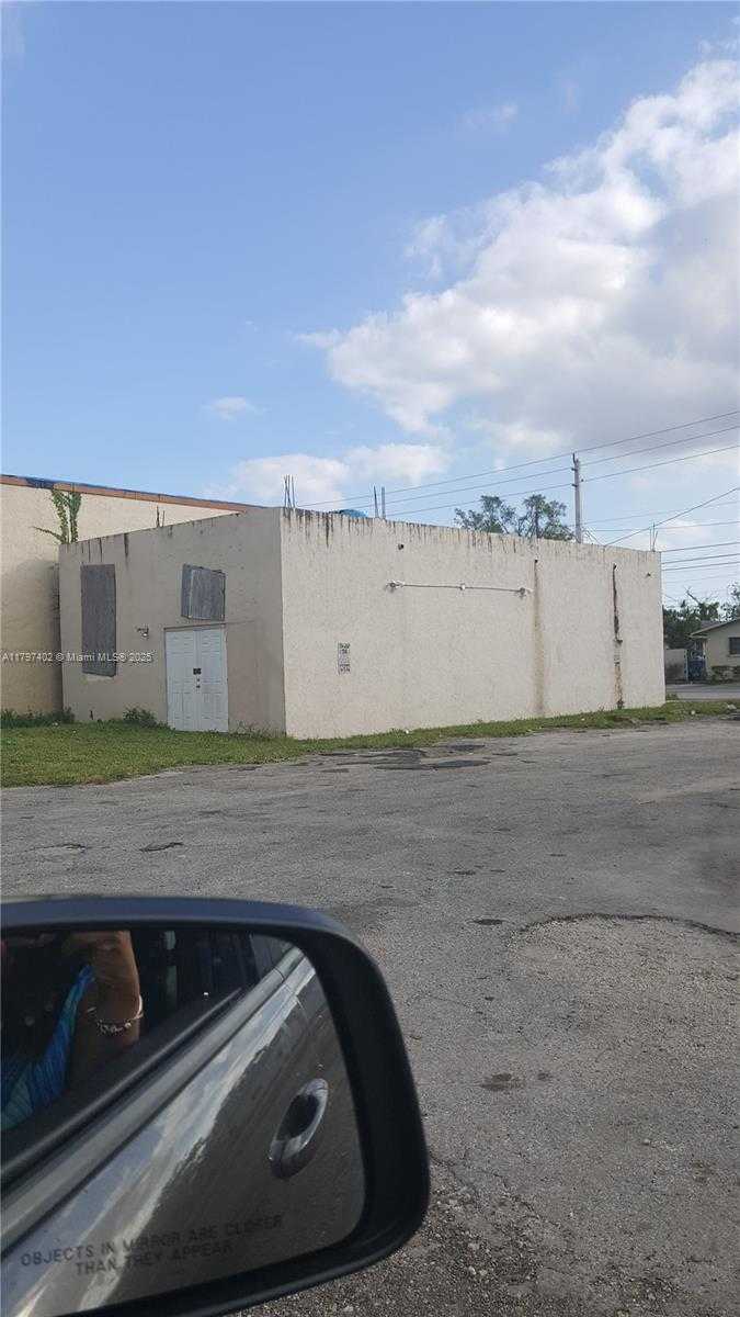Small Image of 4167 SOUTH WEST 18TH ST, West Park Number 2