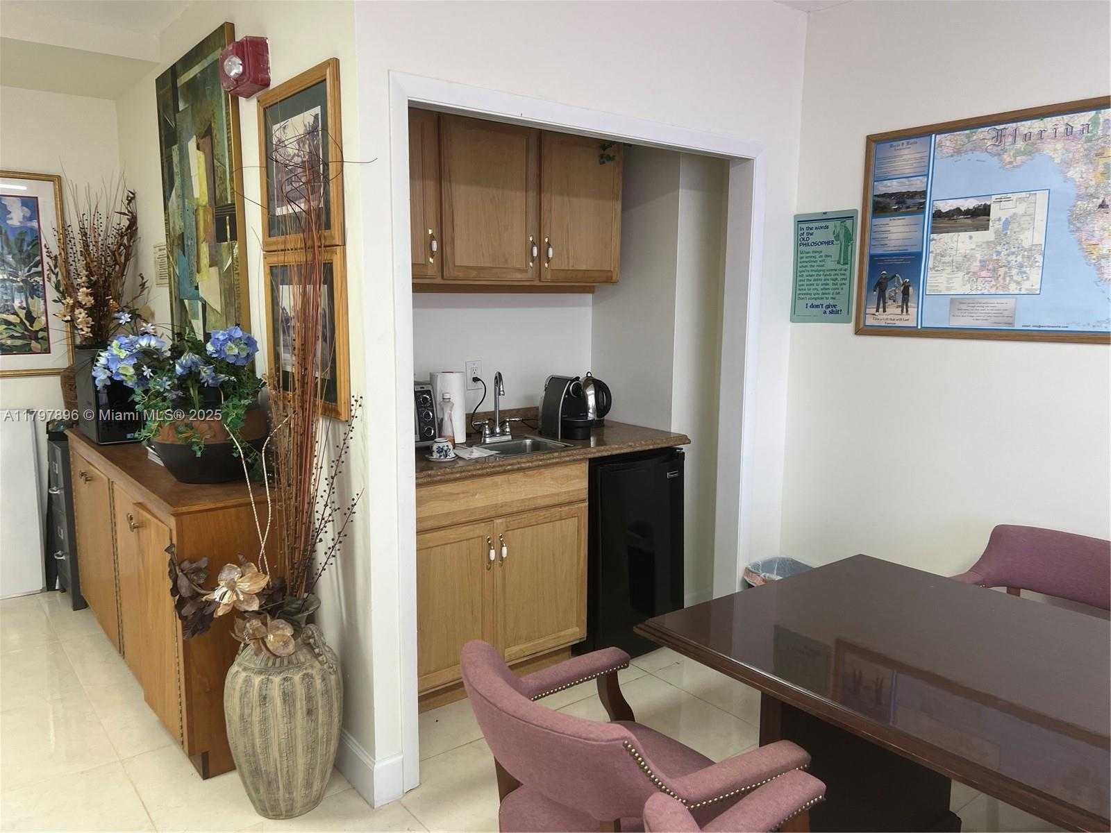 Small Image of 1720 HARRISON ST #8B1, Hollywood Number 3