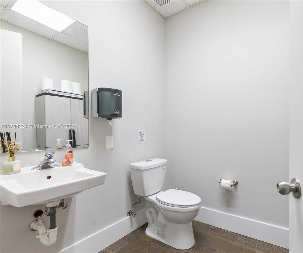 Small Image of 1200 SOUTH ROGERS CIR #9, Boca Raton Number 25