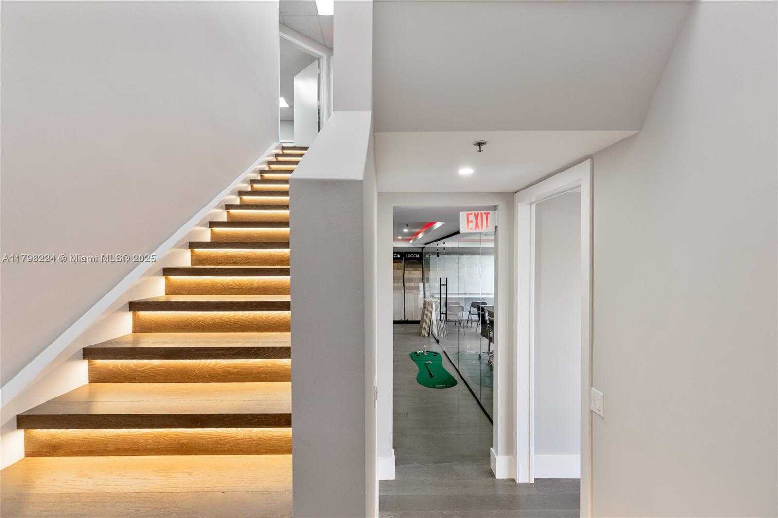 Small Image of 1200 SOUTH ROGERS CIR #9, Boca Raton Number 27