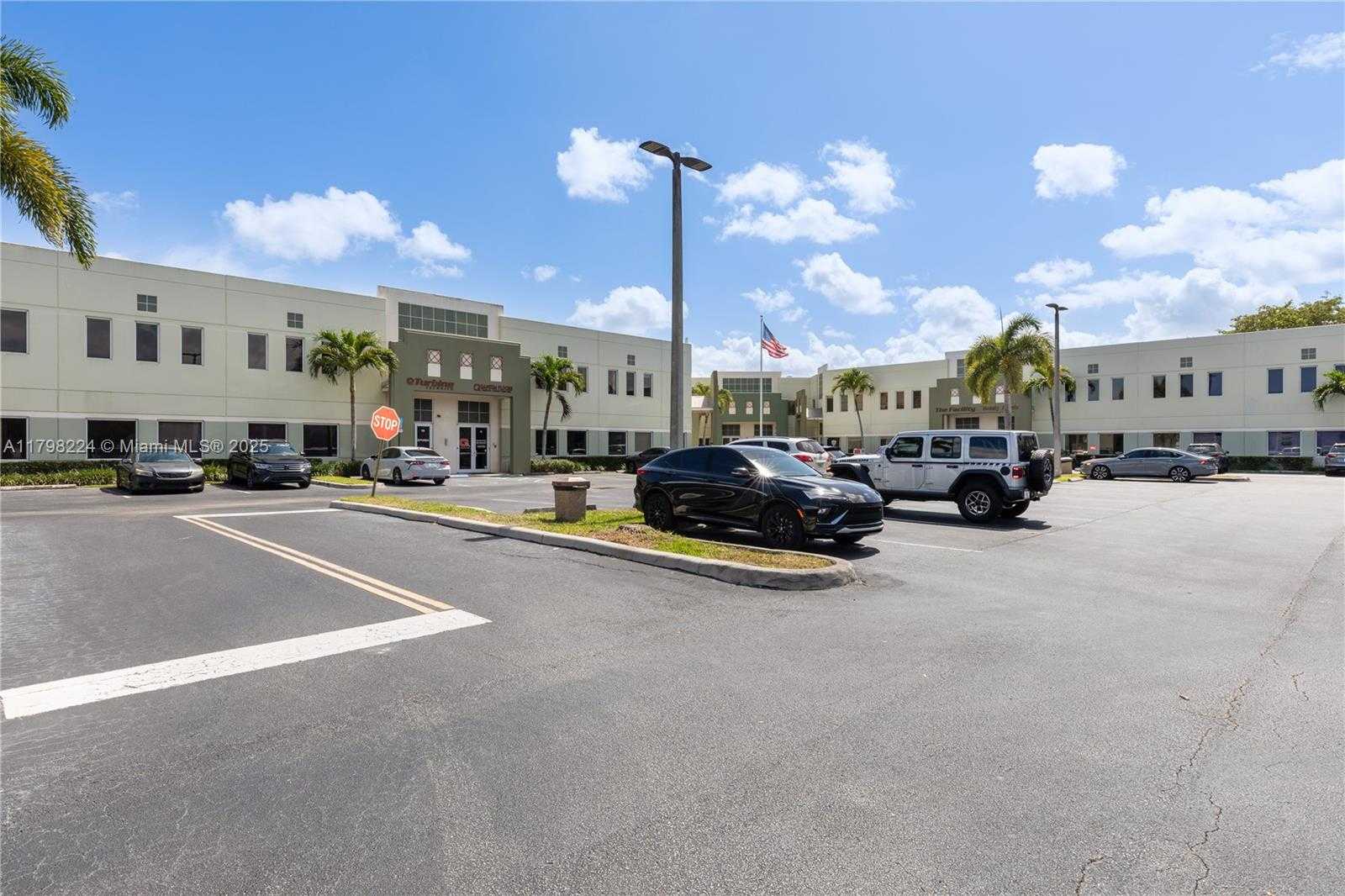 Small Image of 1200 SOUTH ROGERS CIR #9, Boca Raton Number 3
