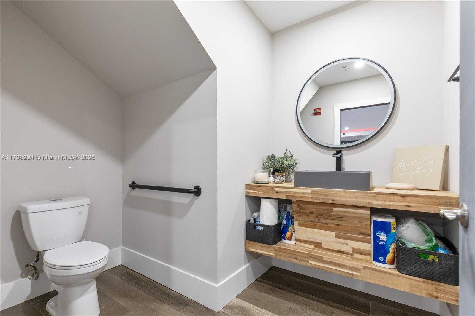 Small Image of 1200 SOUTH ROGERS CIR #9, Boca Raton Number 31