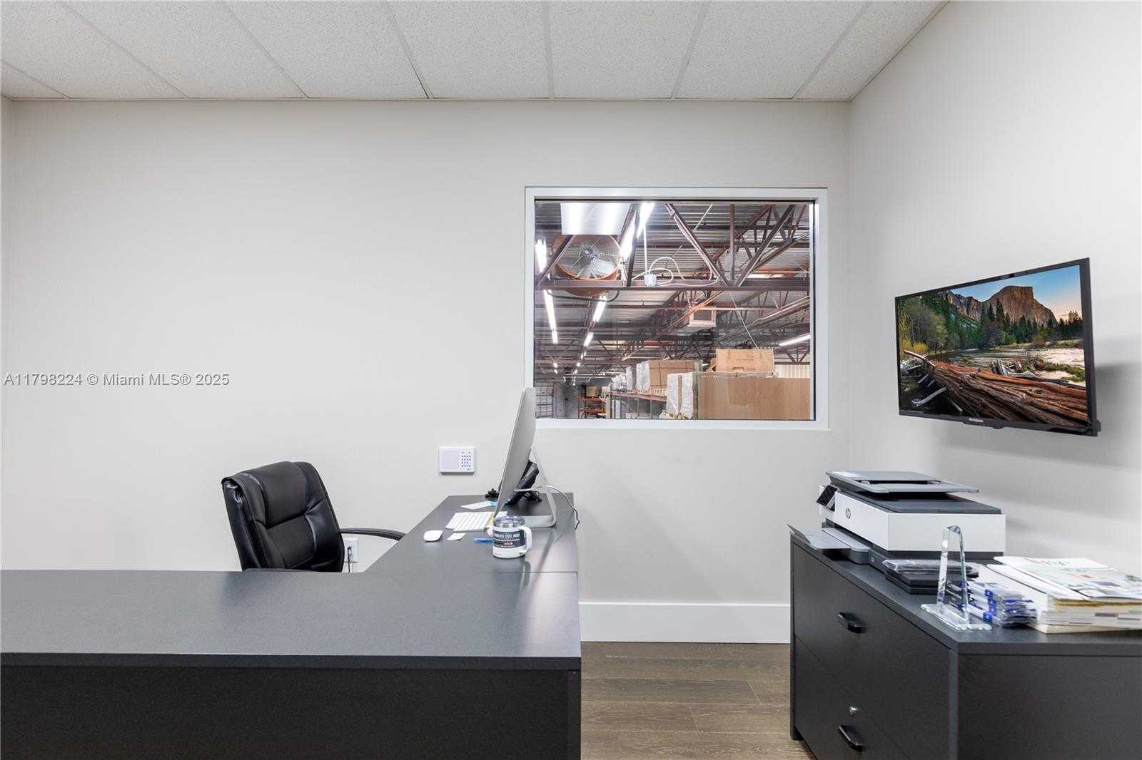 Small Image of 1200 SOUTH ROGERS CIR #9, Boca Raton Number 37