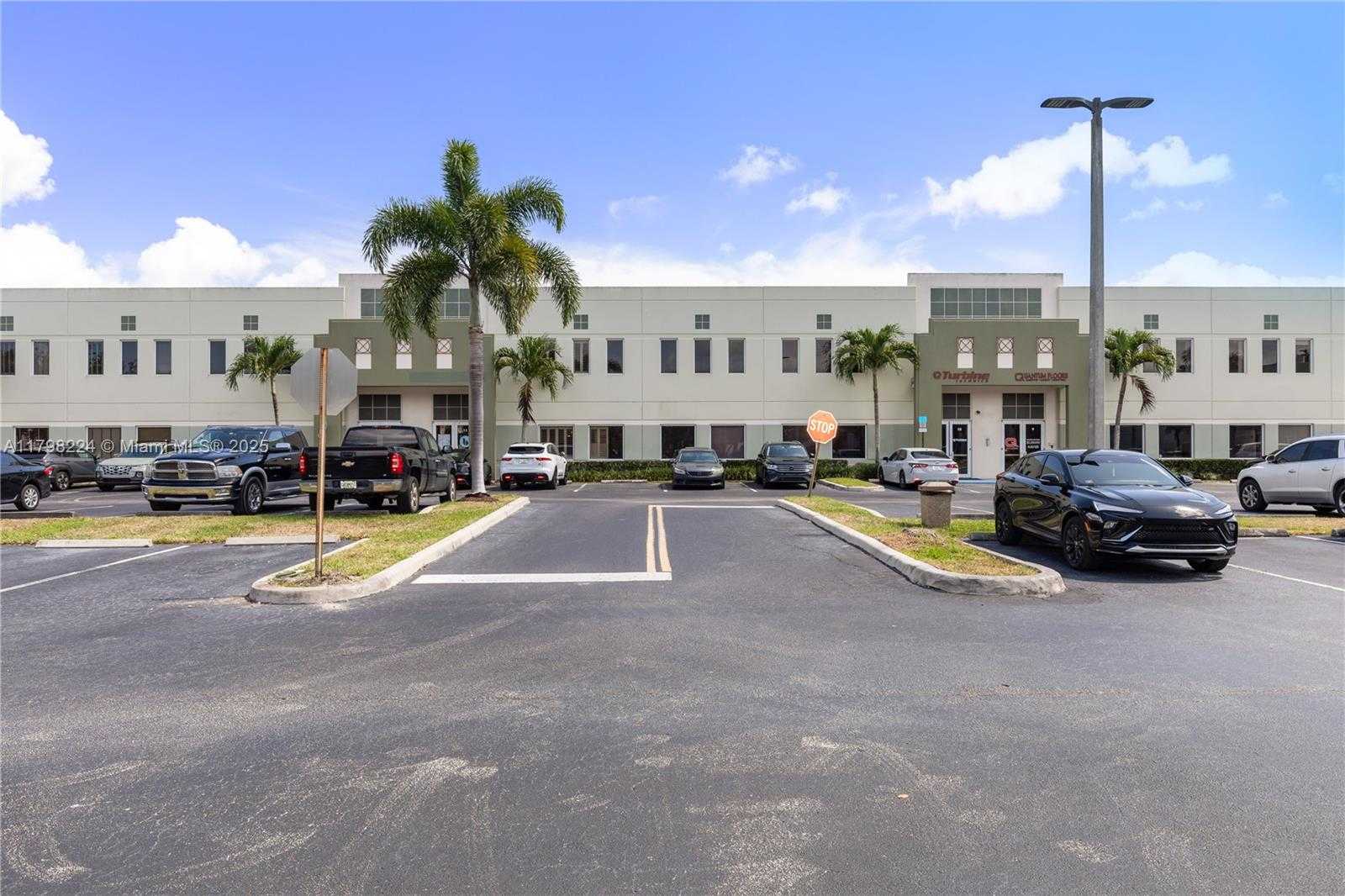 Small Image of 1200 SOUTH ROGERS CIR #9, Boca Raton Number 47