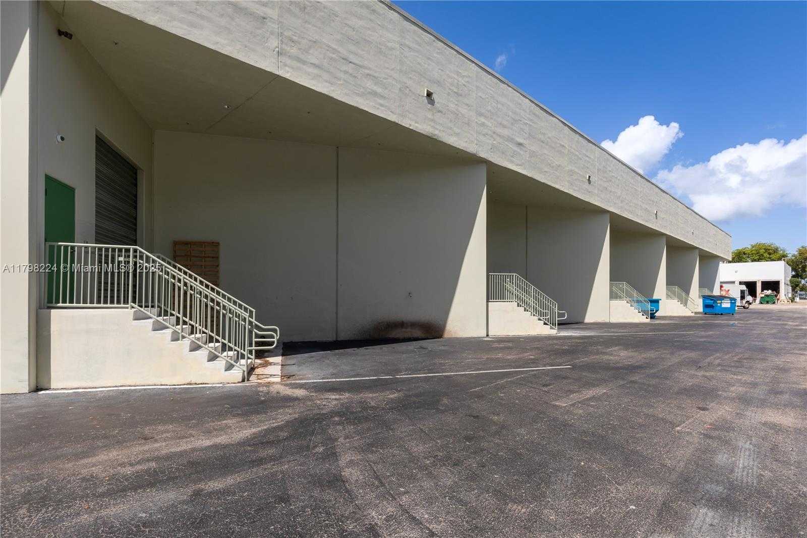 Small Image of 1200 SOUTH ROGERS CIR #9, Boca Raton Number 5