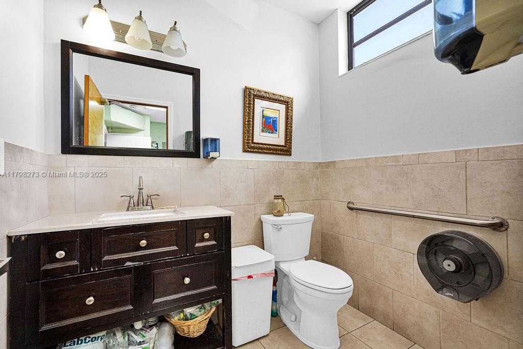 Small Image of 1590 NORTH EAST 162ND ST, North Miami Beach Number 27