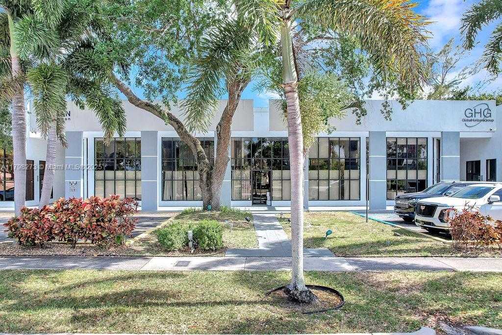 Small Image of 1590 NORTH EAST 162ND ST, North Miami Beach Number 3