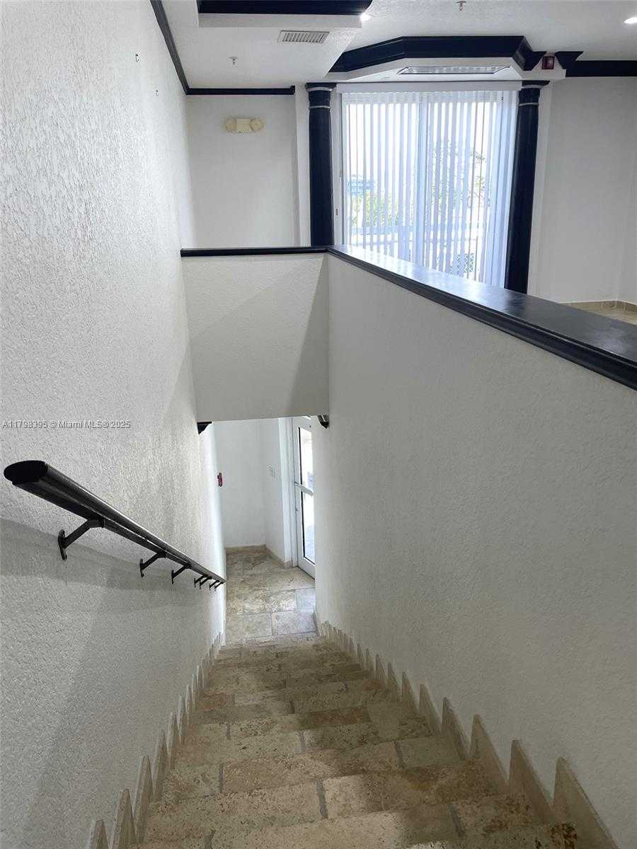 Small Image of 1701 SUNSET HARBOUR DR #S202, Miami Beach Number 11