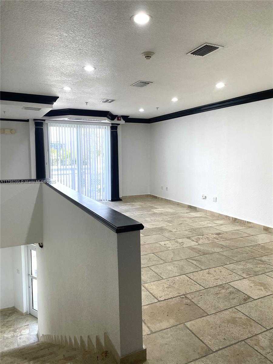 Small Image of 1701 SUNSET HARBOUR DR #S202, Miami Beach Number 13