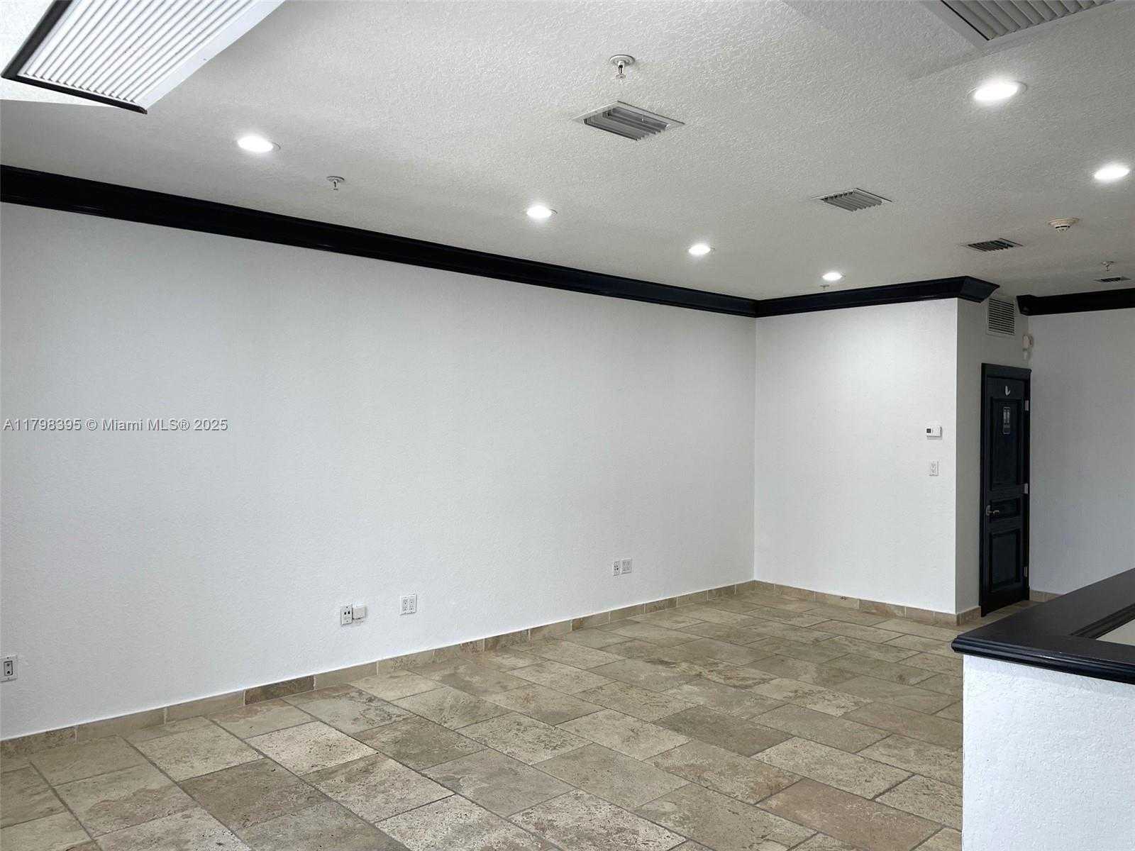 Small Image of 1701 SUNSET HARBOUR DR #S202, Miami Beach Number 14