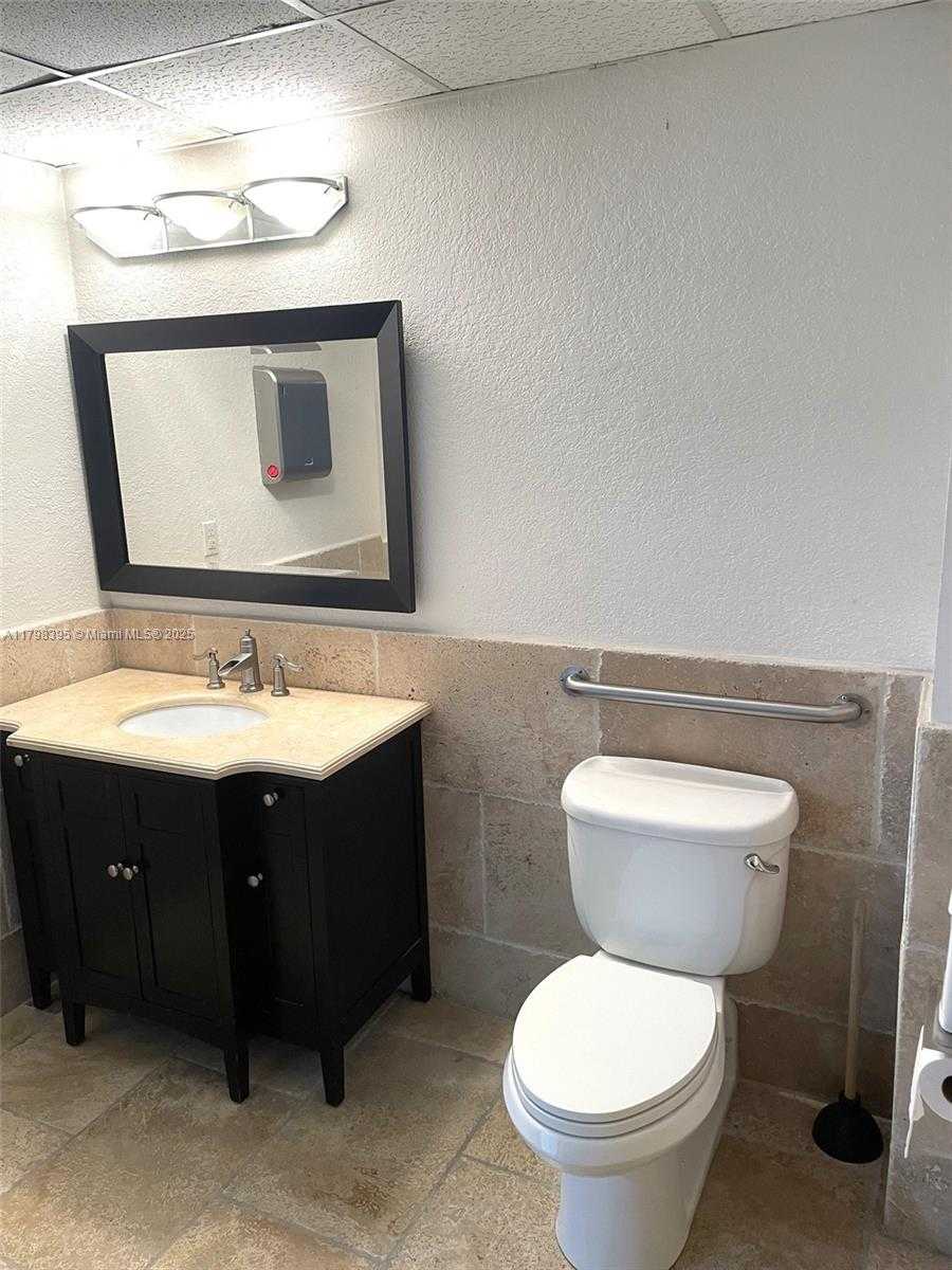 Small Image of 1701 SUNSET HARBOUR DR #S202, Miami Beach Number 17