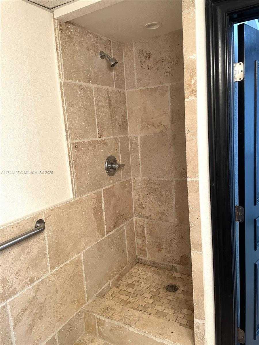 Small Image of 1701 SUNSET HARBOUR DR #S202, Miami Beach Number 18