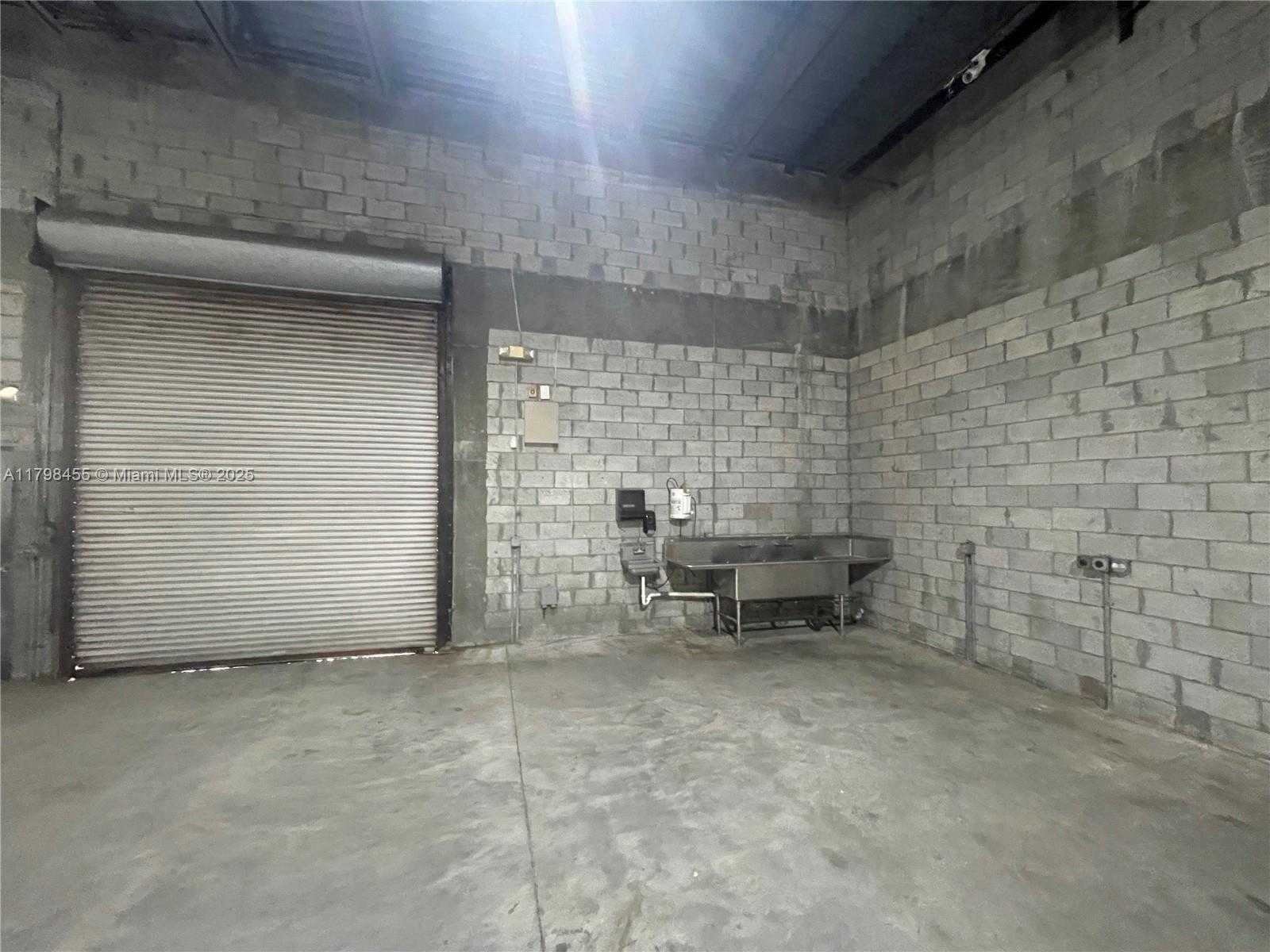 Small Image of 212 NORTH FEDERAL HWY, Dania Beach Number 2