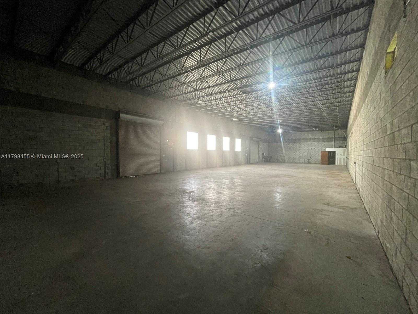 Small Image of 212 NORTH FEDERAL HWY, Dania Beach Number 3