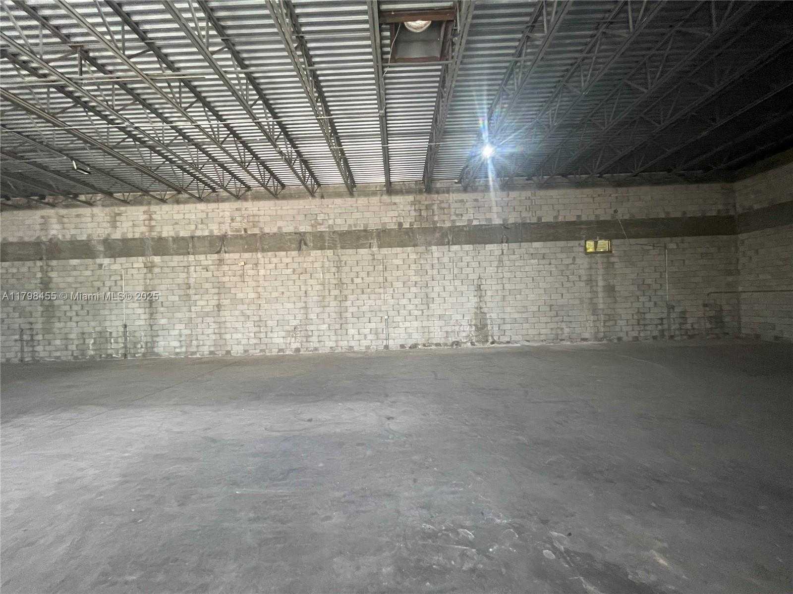 Small Image of 212 NORTH FEDERAL HWY, Dania Beach Number 6