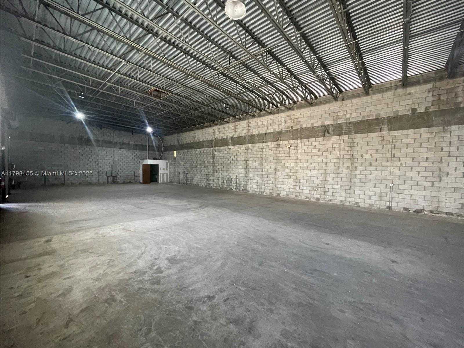 Small Image of 212 NORTH FEDERAL HWY, Dania Beach Number 7