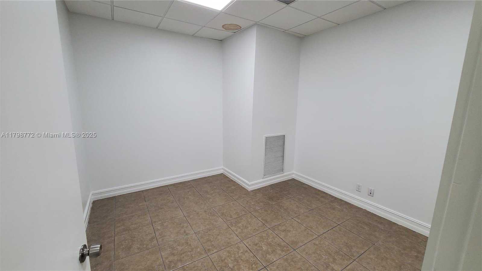 Small Image of 7570 NORTH WEST 14TH ST, Miami Number 10