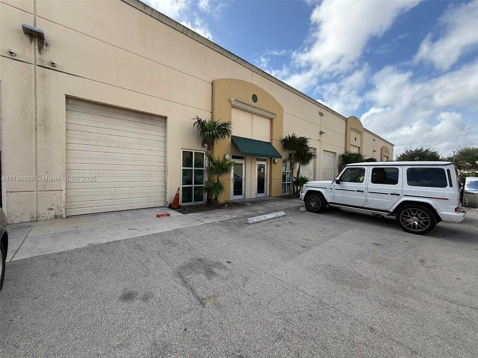 Small Image of 10428 WEST STATE ROAD 84, Davie Number 16