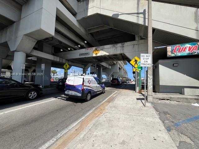 Small Image of 1120 EAST 25TH ST, Hialeah Number 3