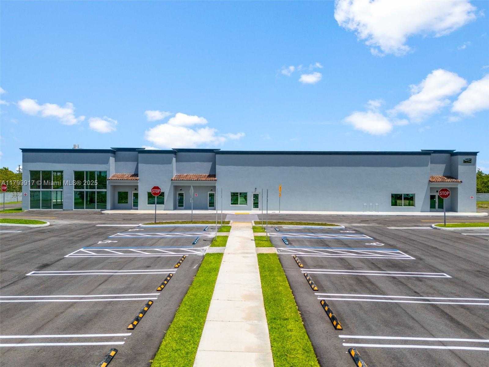 Small Image of 17651 SW 272nd St, Homestead, FL 33031, USA Number 2