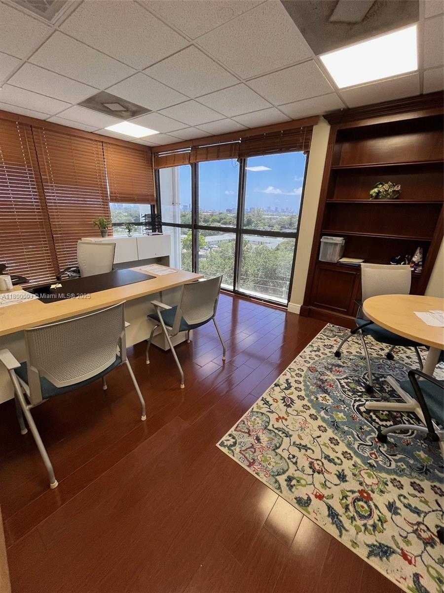 Small Image of 2450 NORTH HOLLYWOOD BLVD #601, Hollywood Number 10