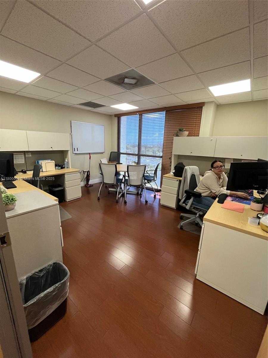 Small Image of 2450 NORTH HOLLYWOOD BLVD #601, Hollywood Number 11