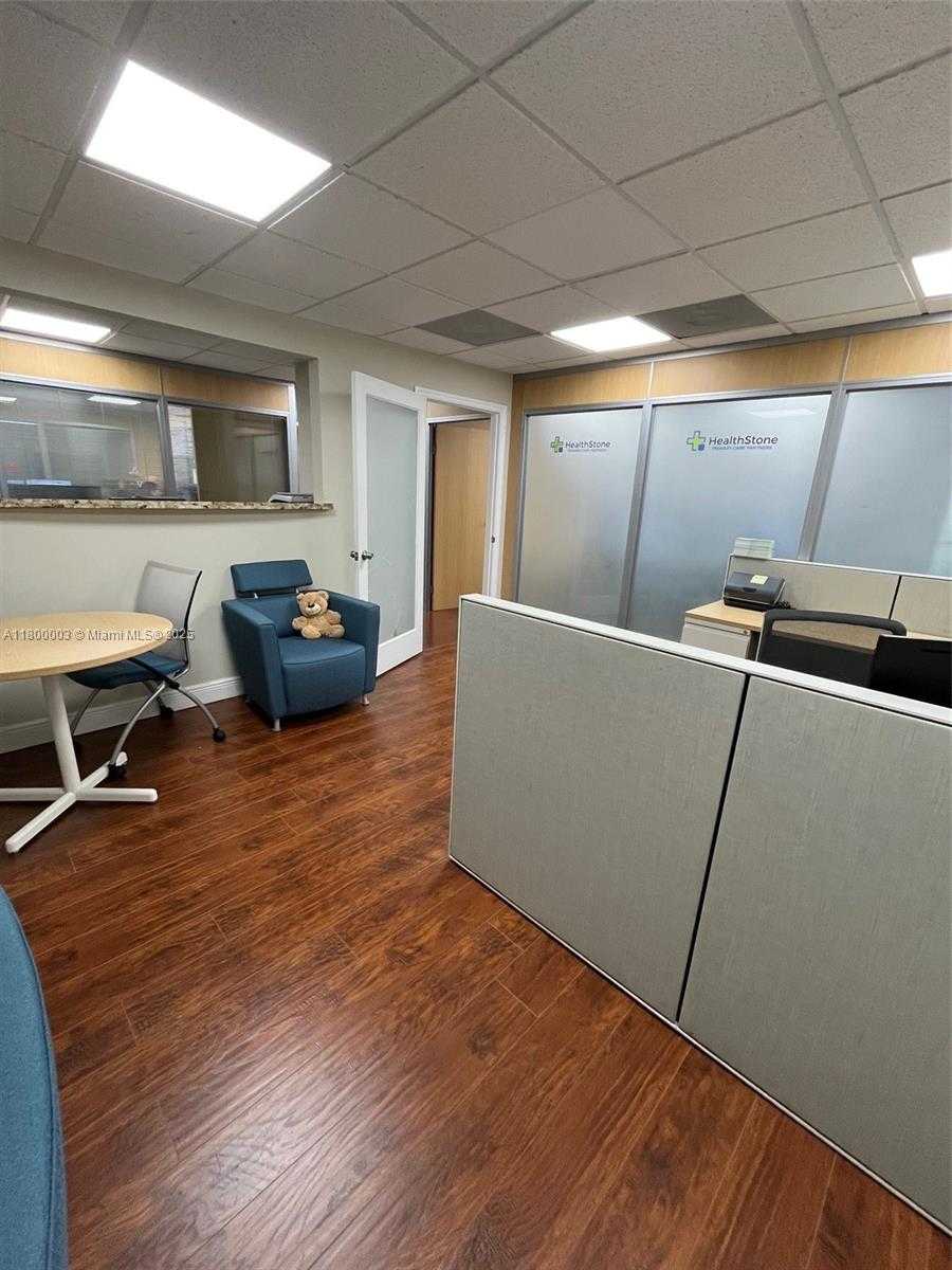 Small Image of 2450 NORTH HOLLYWOOD BLVD #601, Hollywood Number 8