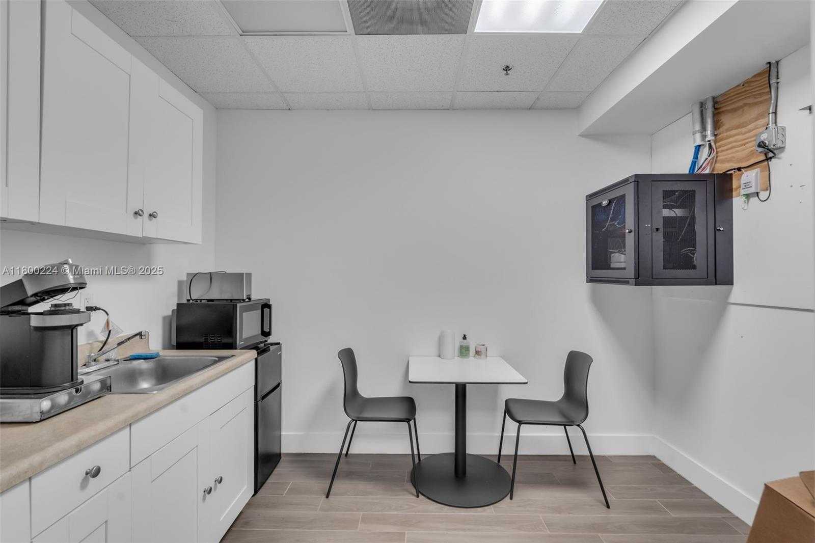 Small Image of 12550 BISCAYNE BLVD #400 & 406, North Miami Number 17