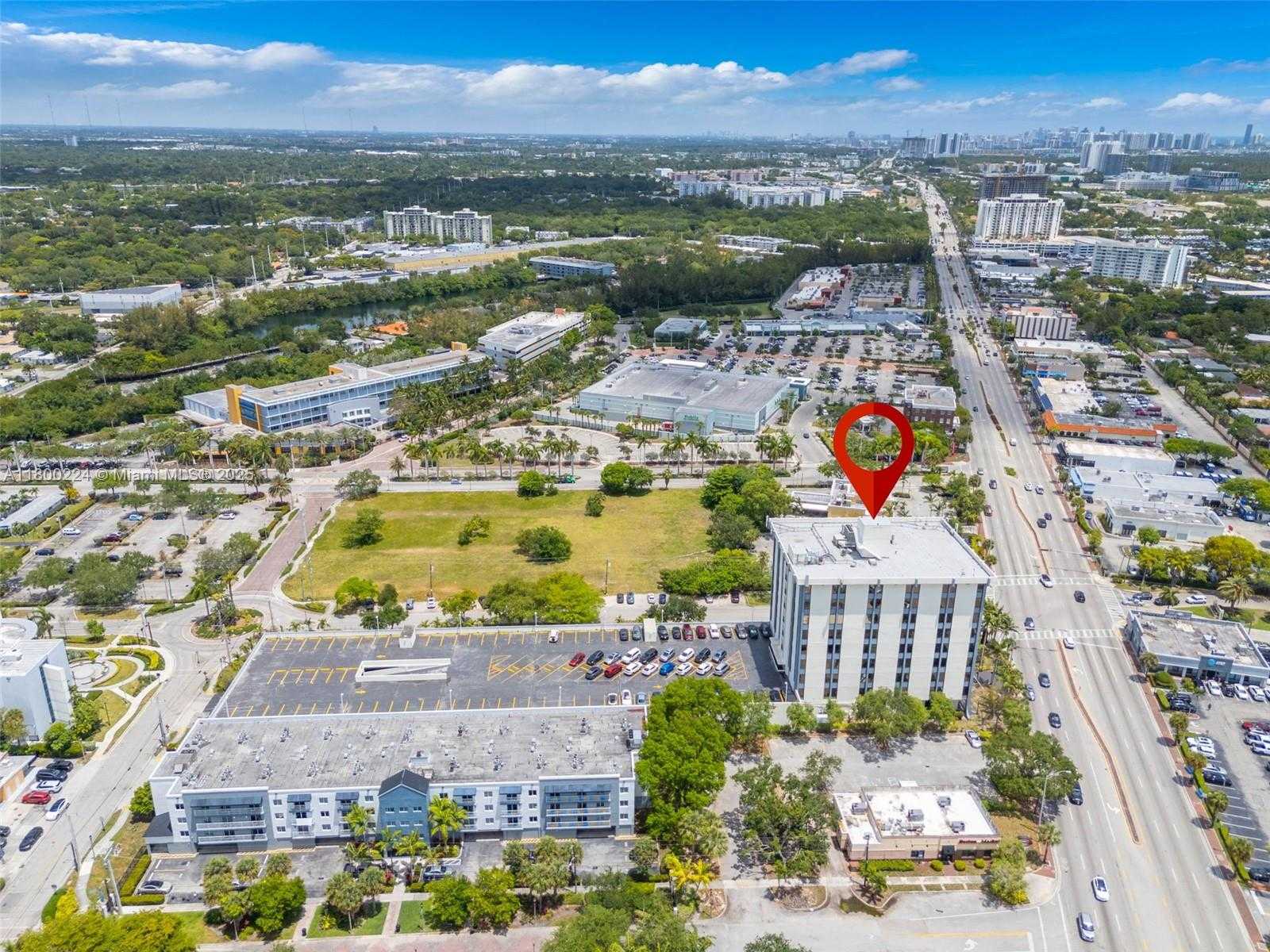 Small Image of 12550 BISCAYNE BLVD #400 & 406, North Miami Number 20