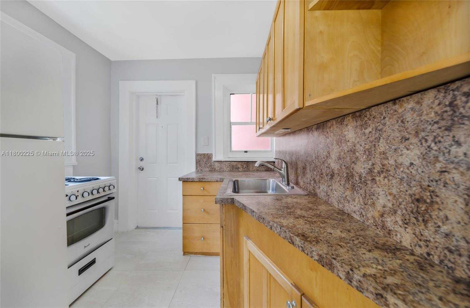 Small Image of 1621 VAN BUREN ST #1-11, Hollywood Number 12